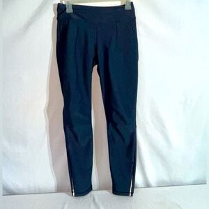 Lululemon athleta women’s size 4 pants with back calf zippers, zipper pockets.
